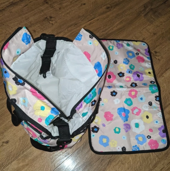 Lesportsac Floral Baby Travel Diaper Bag with Changing Pad - Picture 2 of 6